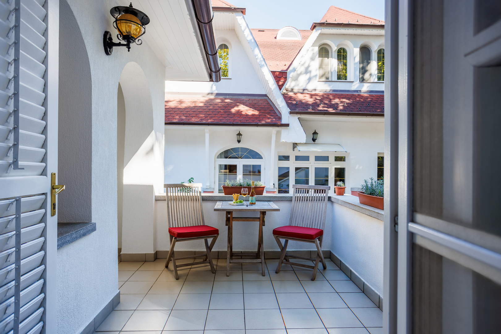 kilátás az udvarra